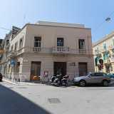 La prossima tappa � Adda, fondata nel 1963 e dagli anni 80 spostatasi da Corso Cavour nel quartiere Madonnella, in via Tanzi 59. Il palazzo � di epoca fascista e si inserisce nella parte del rione che ancora preserva l�aspetto della Bari di inizio 900